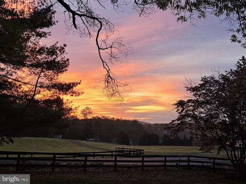 7612 LEEDS MANOR MARSHALL VA 20115