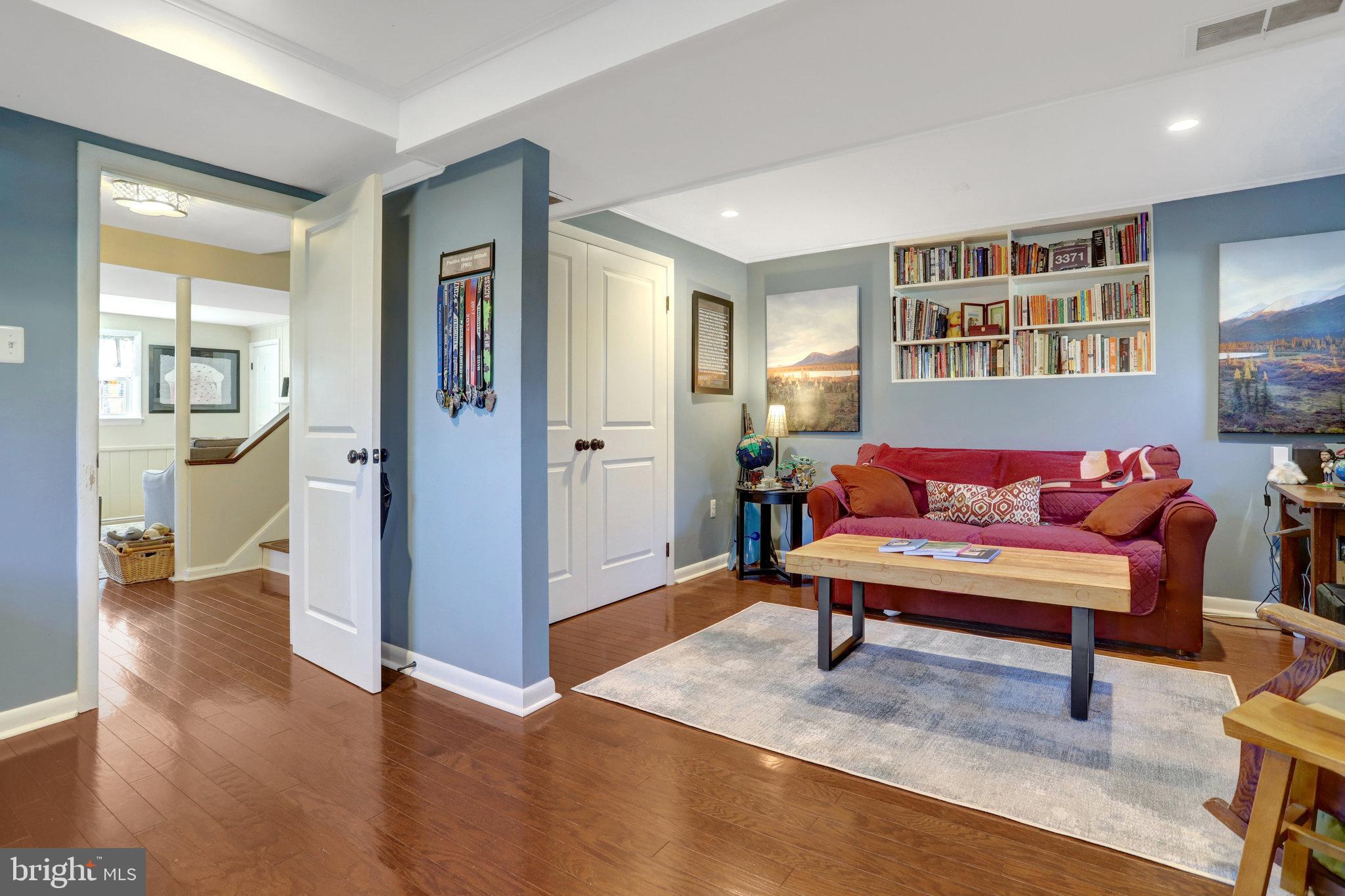 HOLLINDALE - Residential