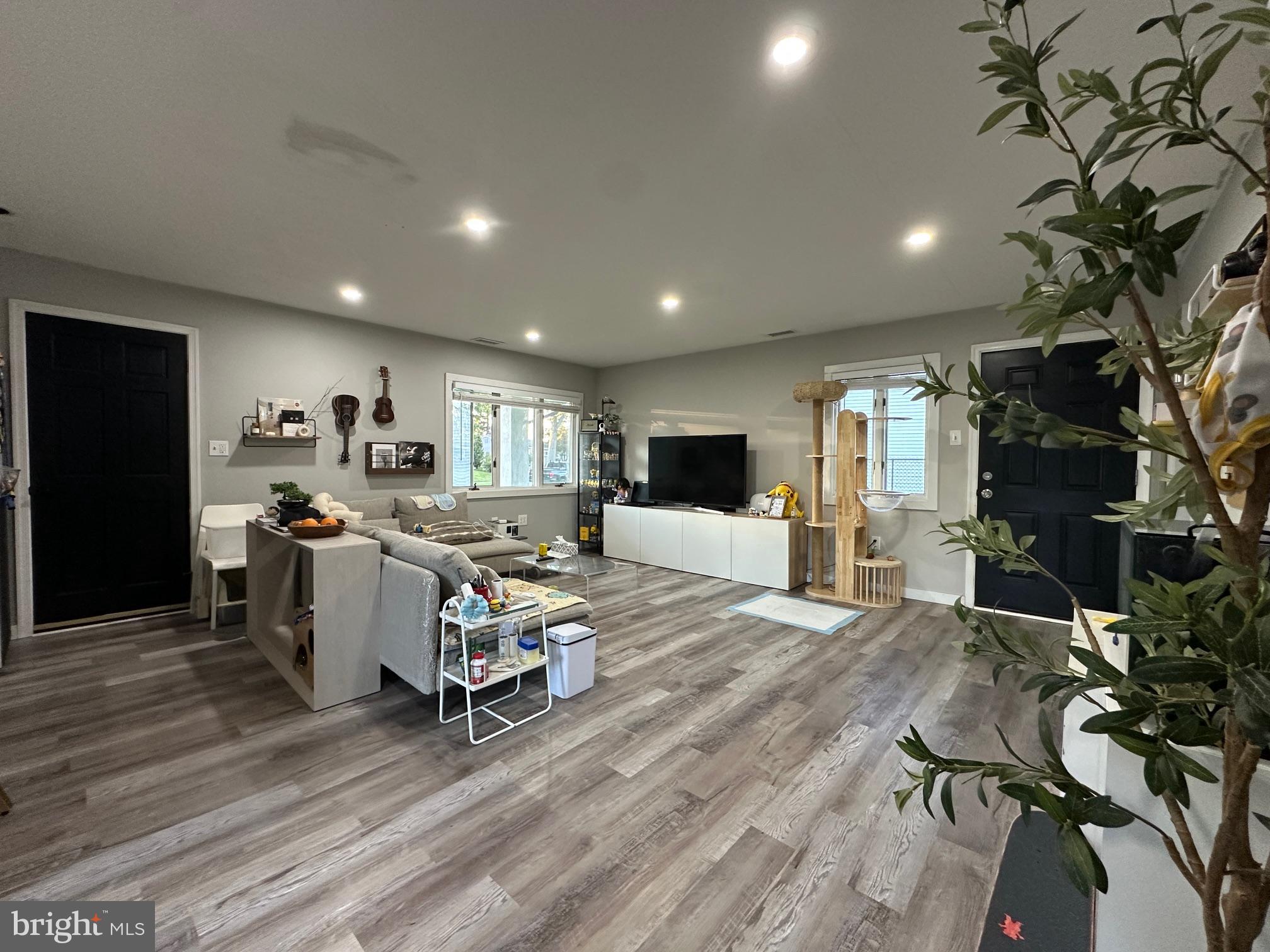 OAKTREE HOLLOW - Residential