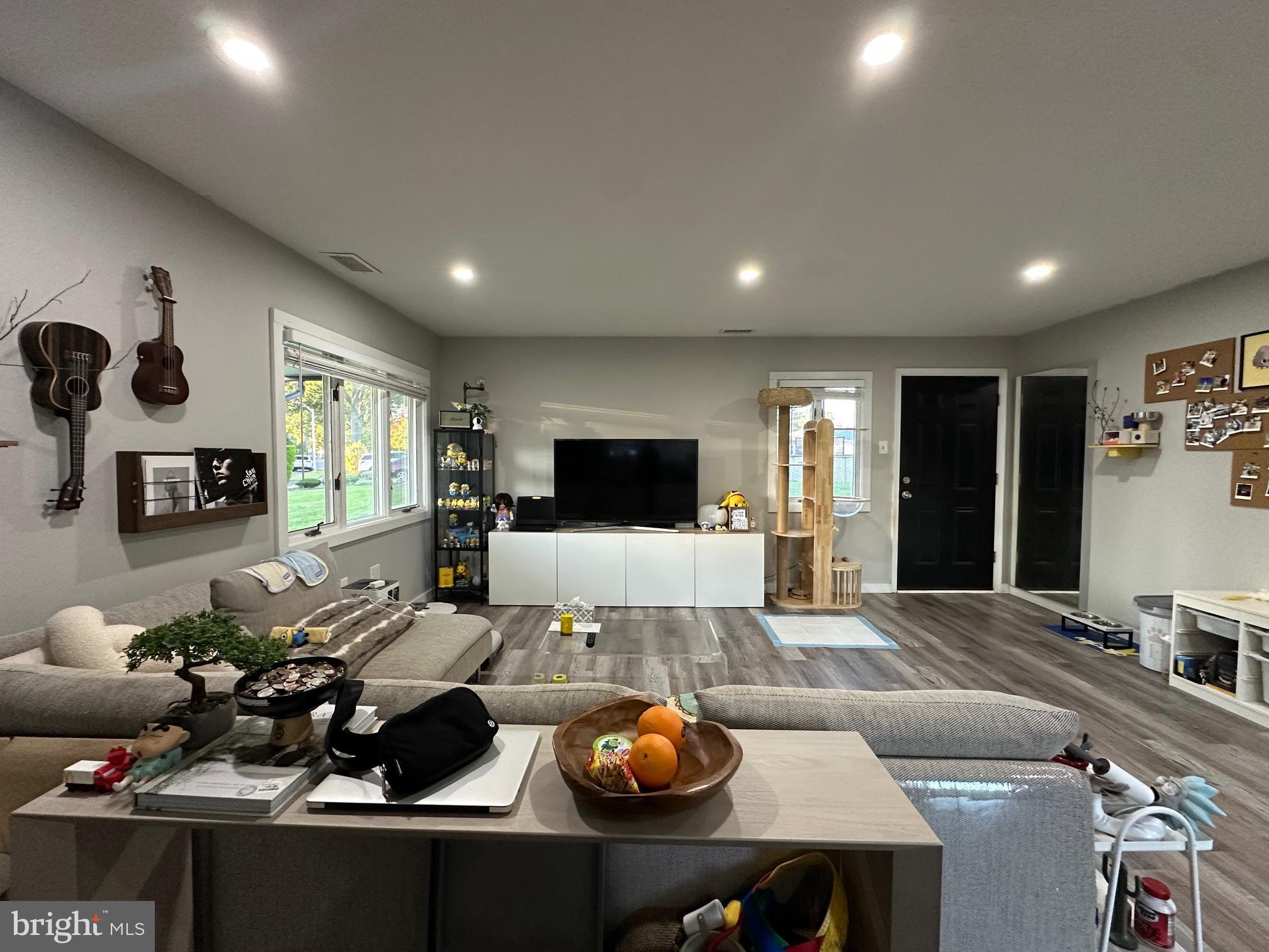 OAKTREE HOLLOW - Residential