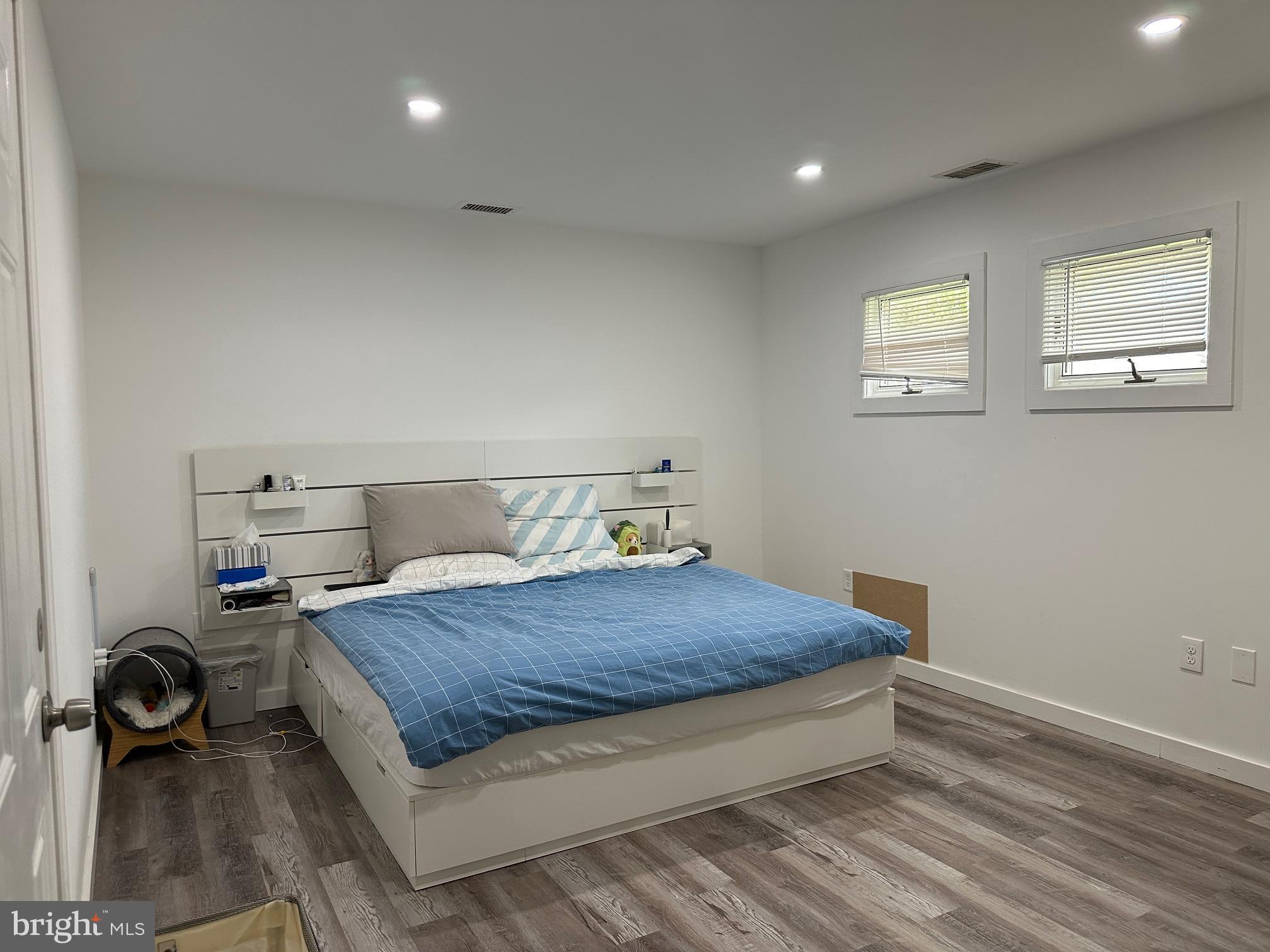 OAKTREE HOLLOW - Residential