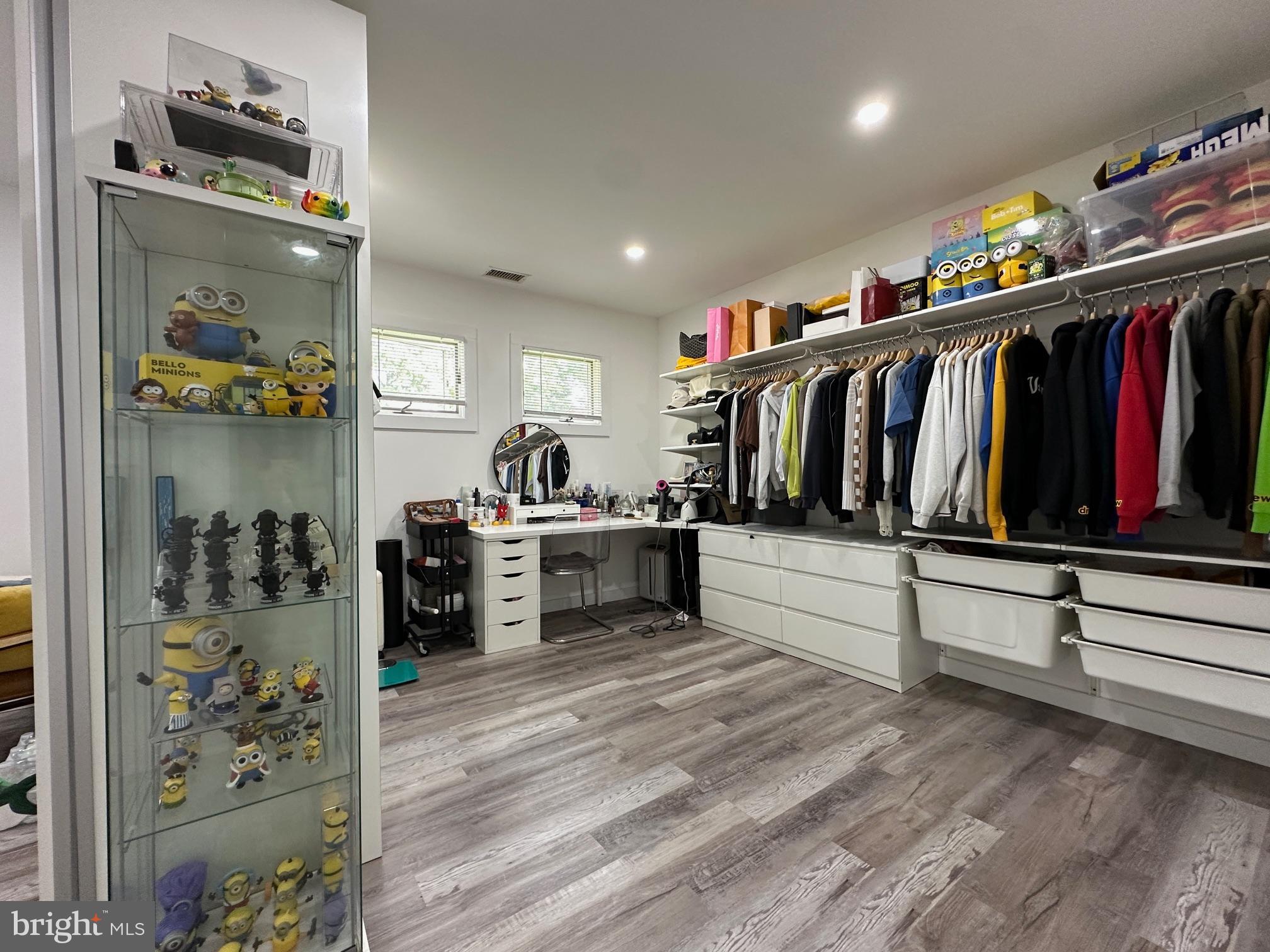 OAKTREE HOLLOW - Residential