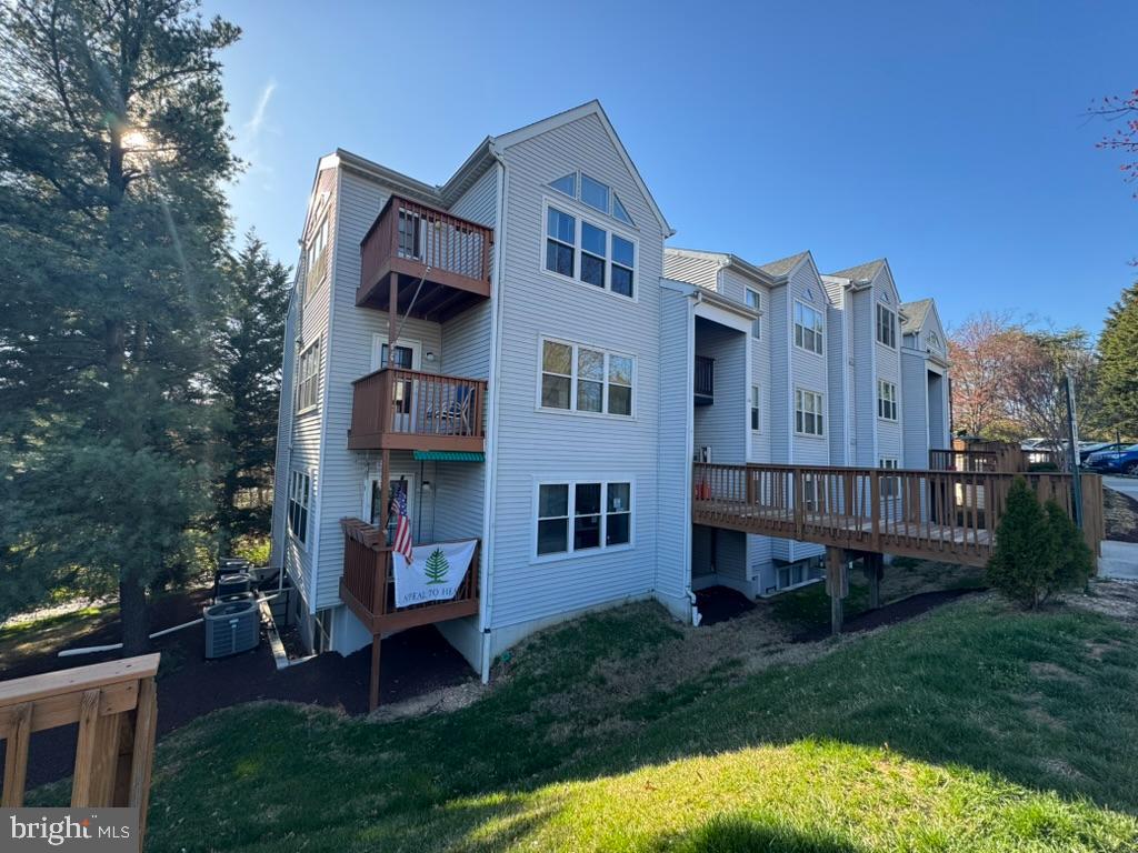 RIVERCHASE - Residential