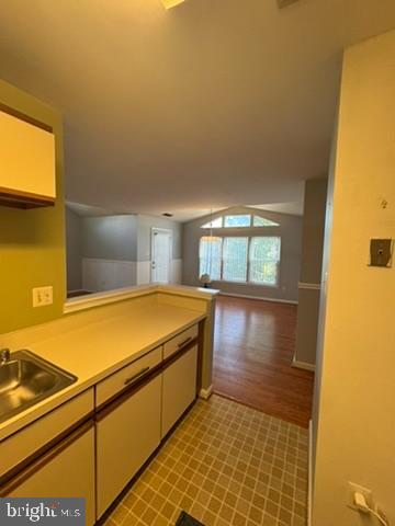 RIVERCHASE - Residential