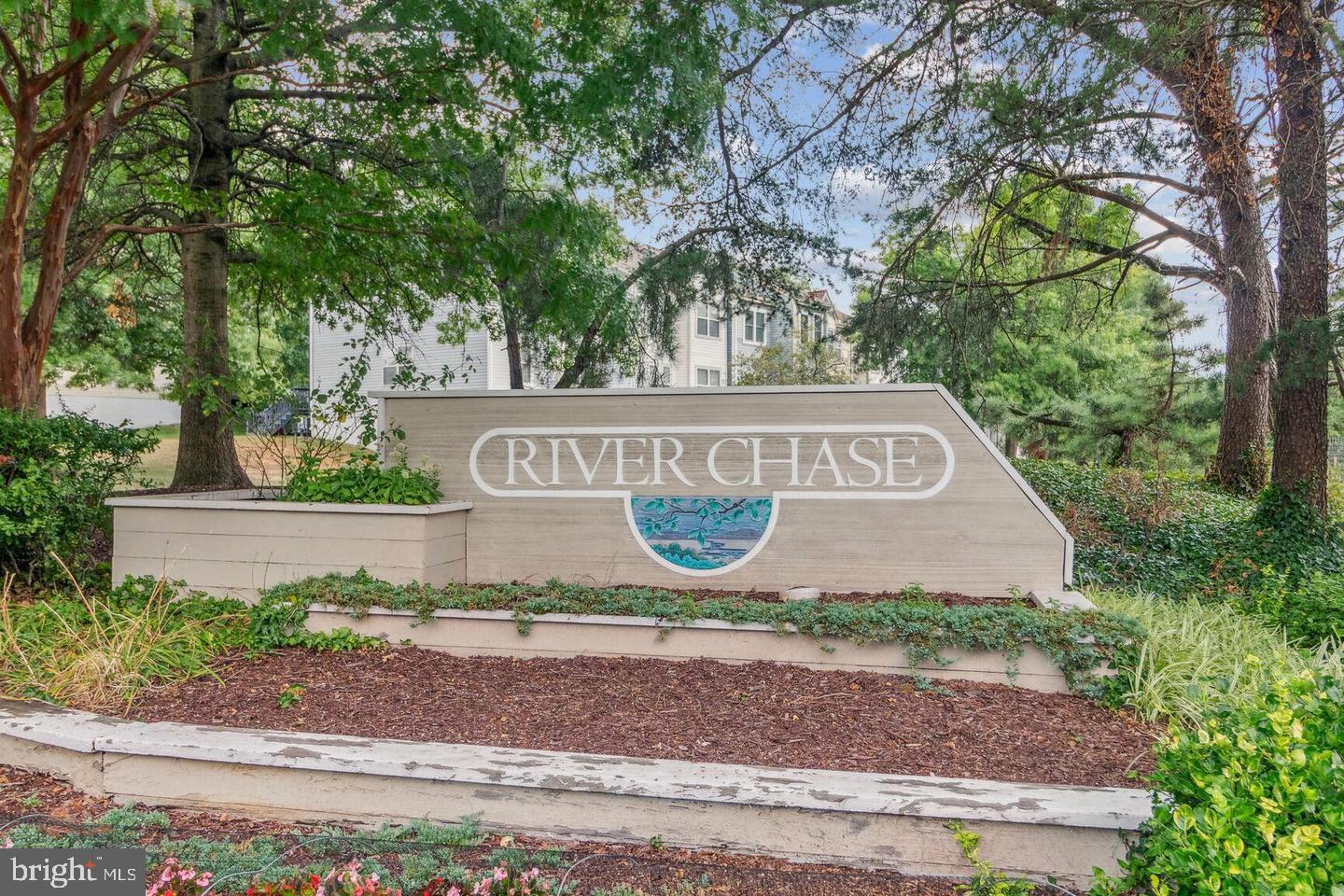 RIVERCHASE - Residential