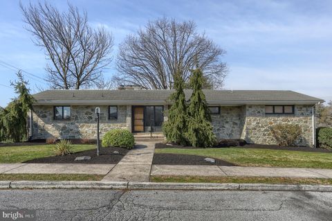 129 S CENTER STREET CLEONA PA 17042