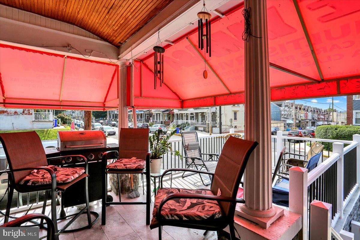 301 W DOUGLASS STREET