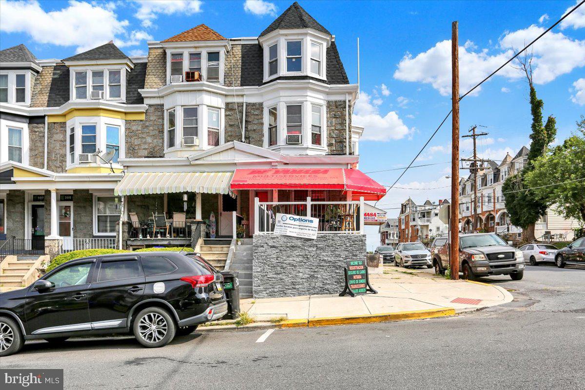 301 W DOUGLASS STREET
