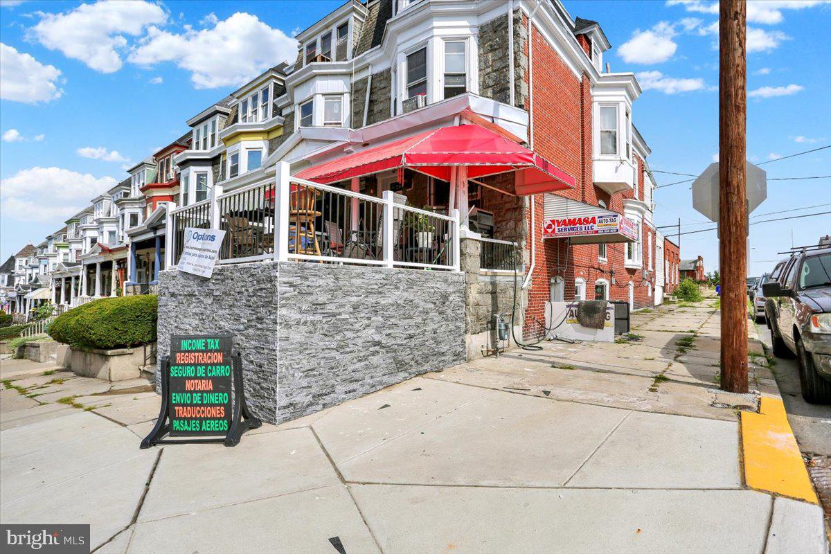 301 W DOUGLASS STREET