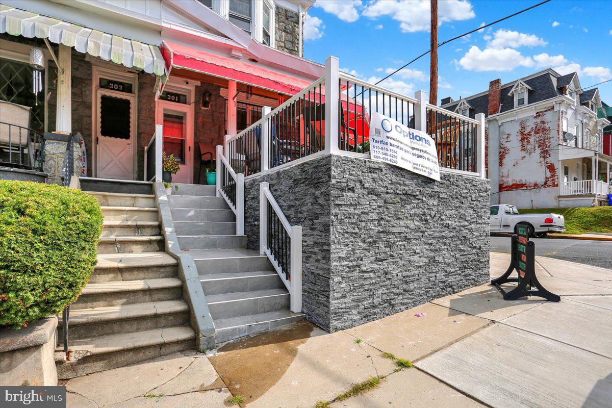 301 W DOUGLASS STREET