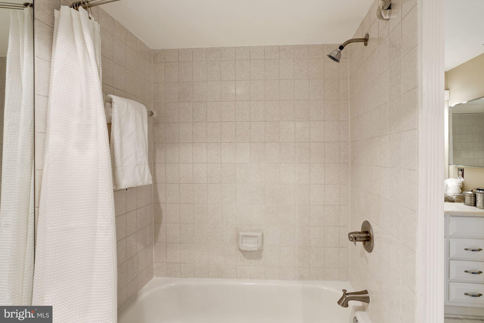 SKYLINE SQUARE CONDO - Residential