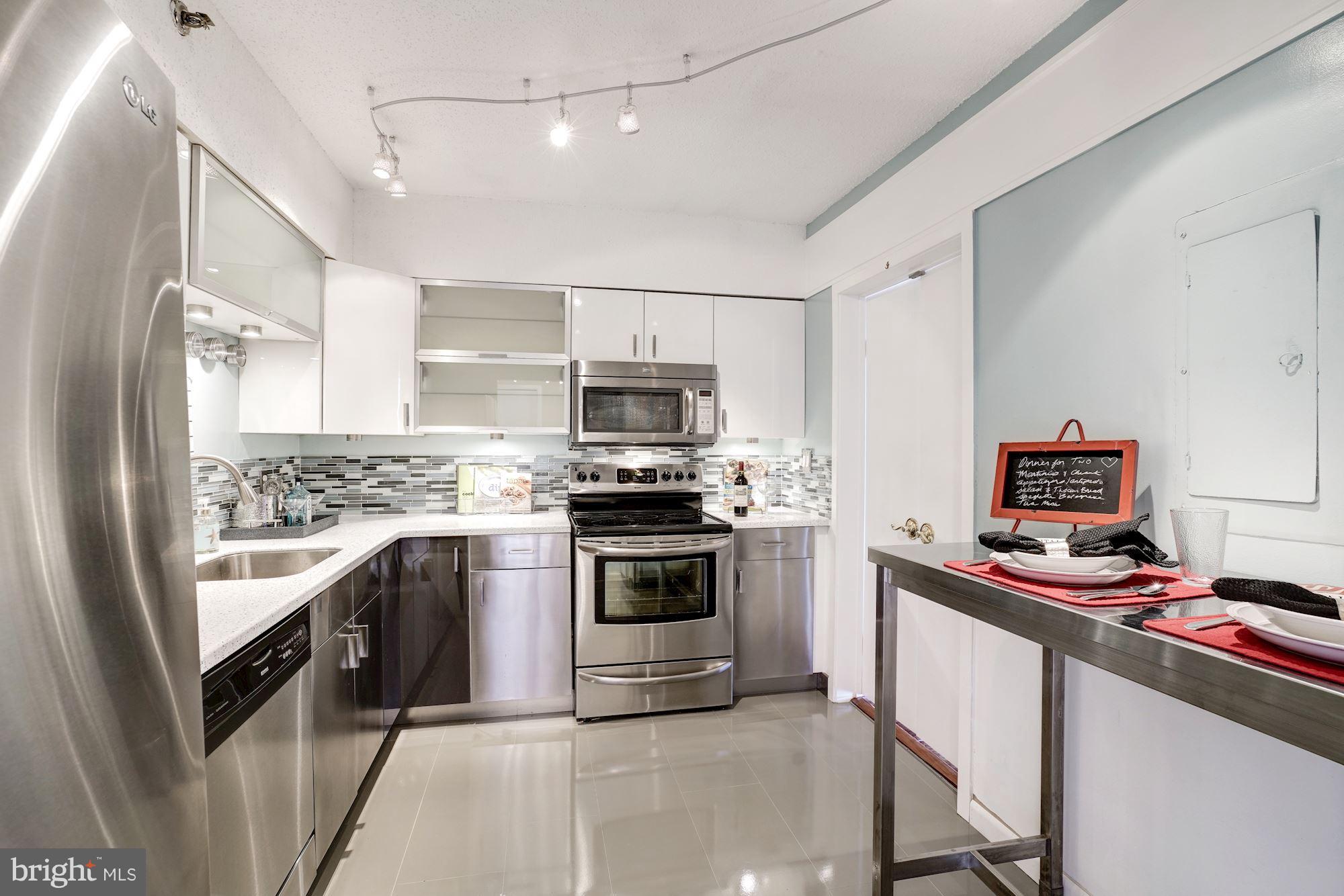 SKYLINE SQUARE CONDO - Residential