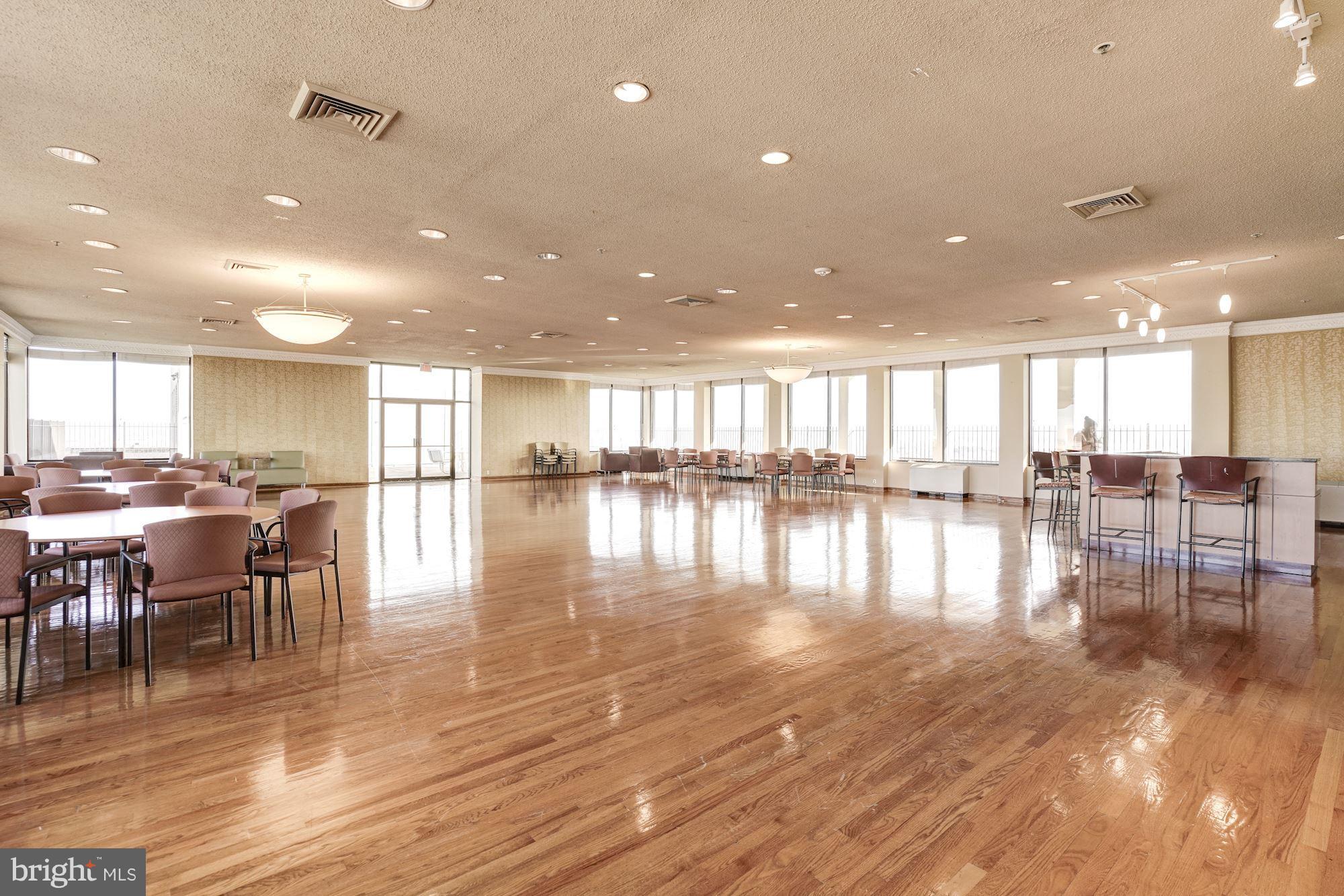 SKYLINE SQUARE CONDO - Residential