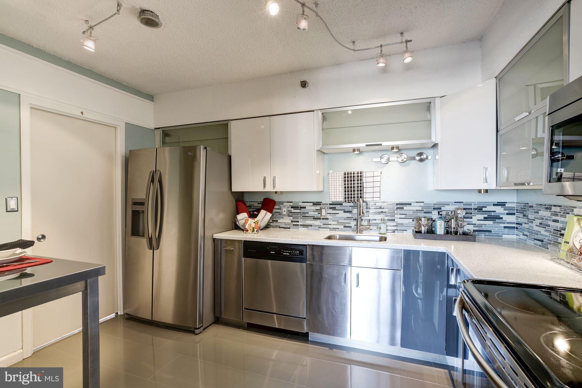 SKYLINE SQUARE CONDO - Residential