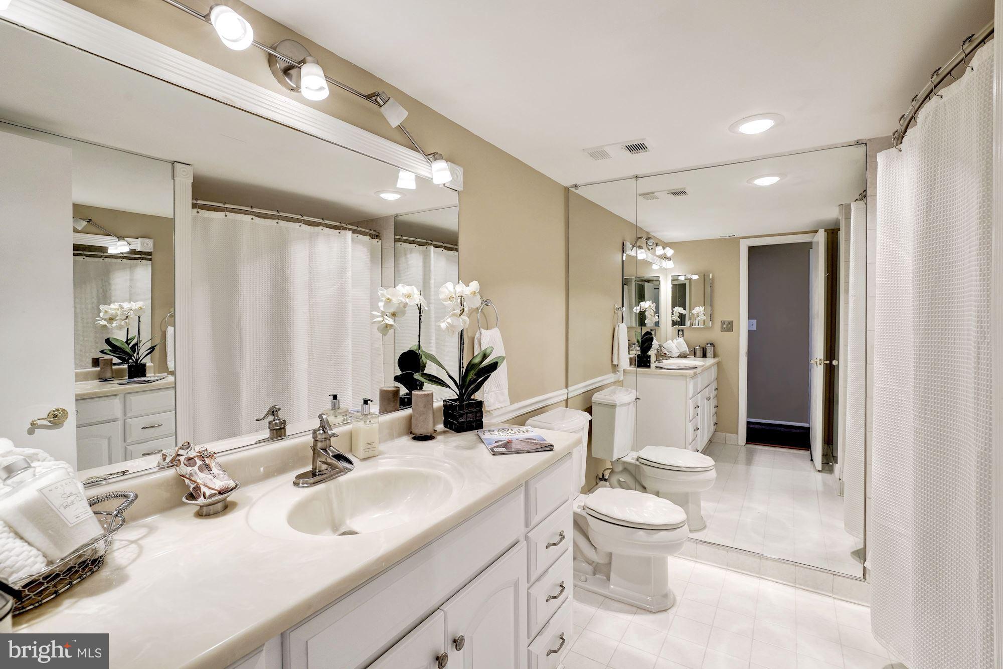 SKYLINE SQUARE CONDO - Residential