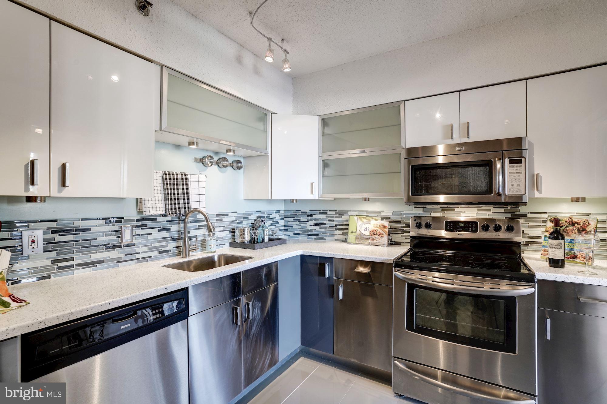 SKYLINE SQUARE CONDO - Residential