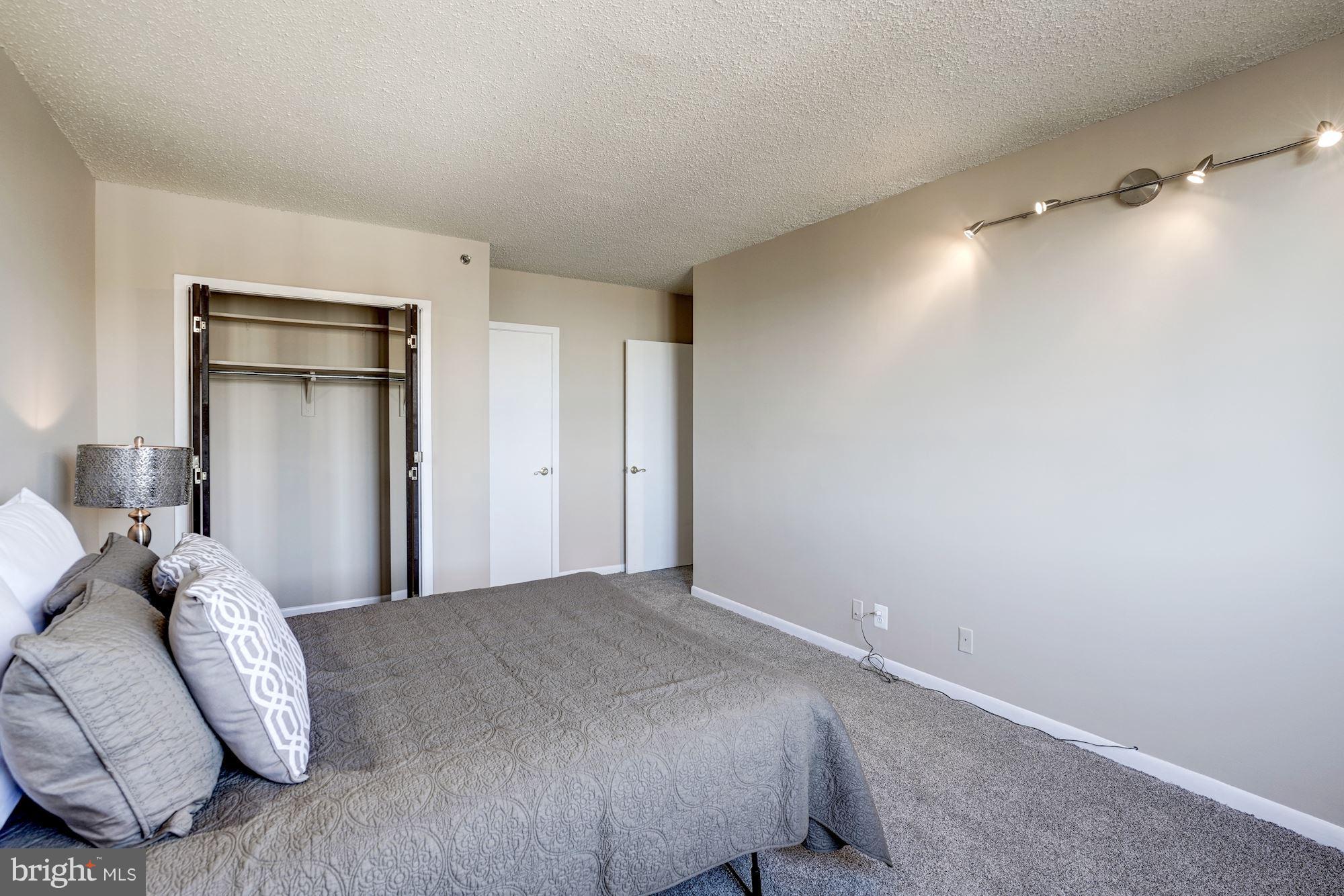 SKYLINE SQUARE CONDO - Residential