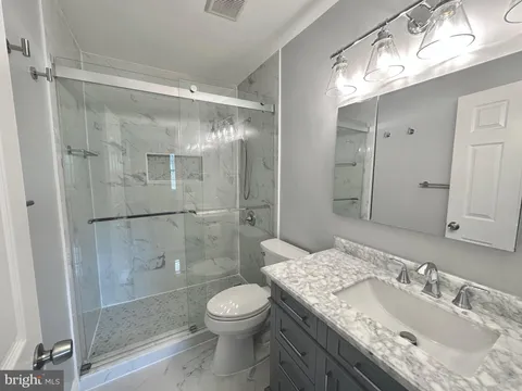5821 Inman Park Cir Unit 200, Rockville, MD MLS: MDMC2170328