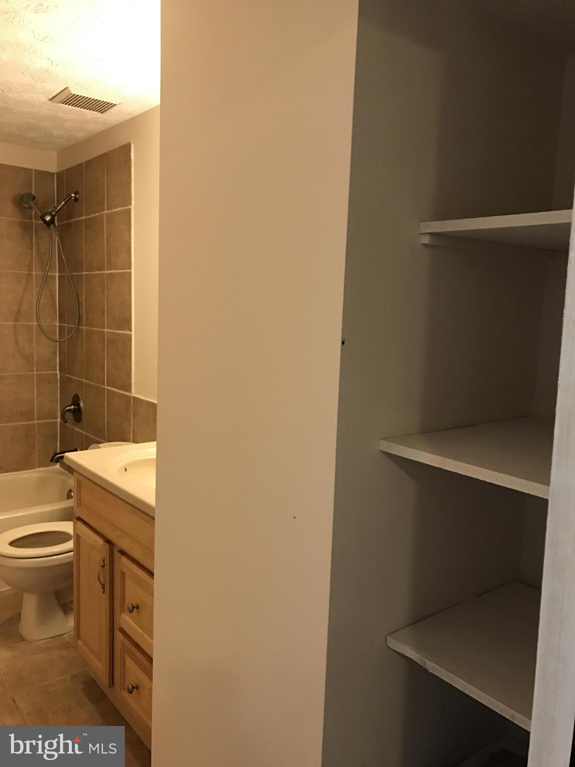 LONG REACH - Residential Lease