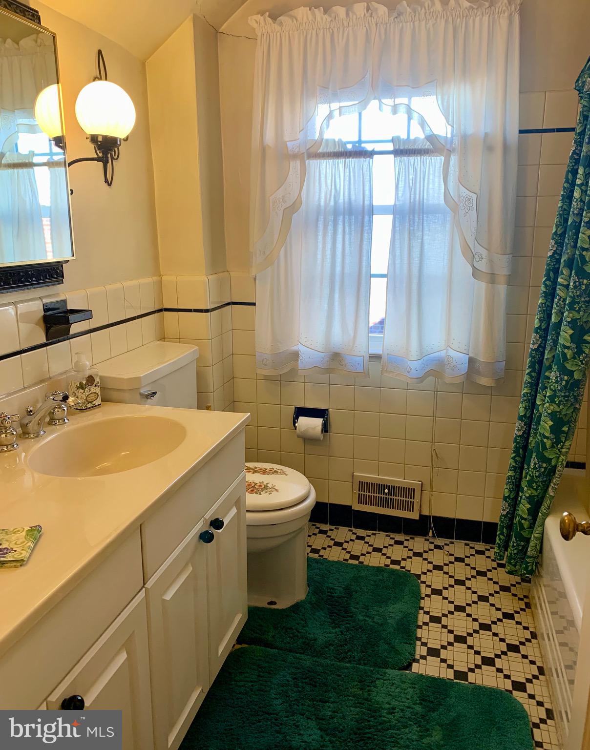 WOODMERE PARK - Residential