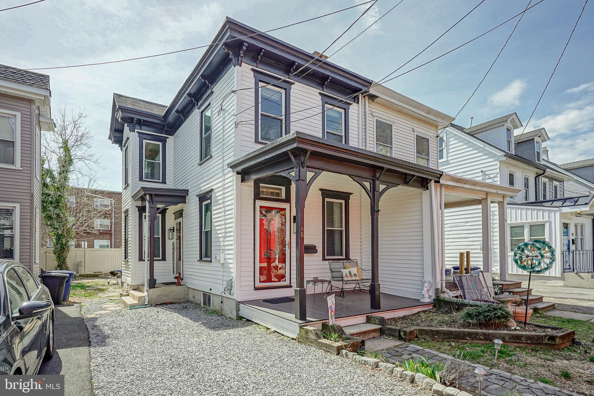 86 E 3RD STREET