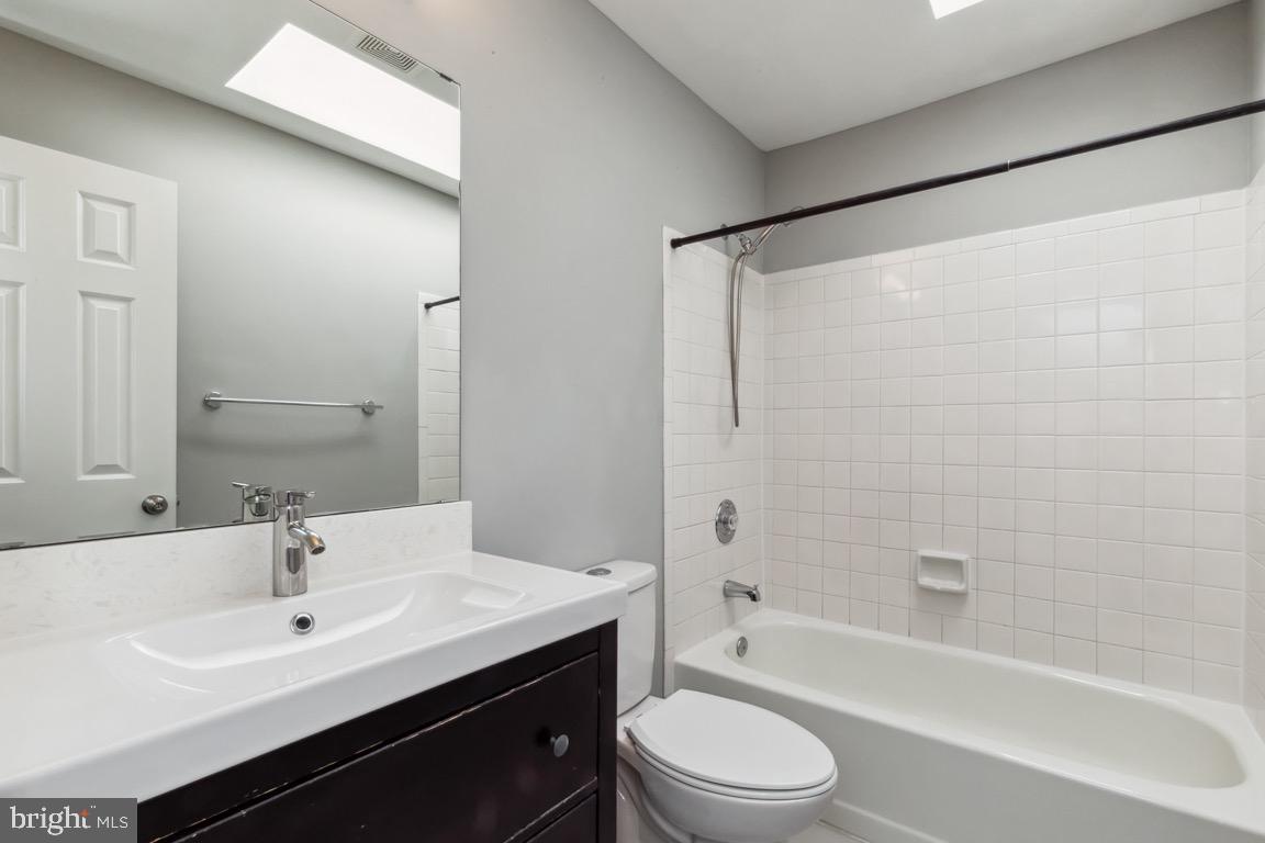 GRAYMOOR - Residential Lease