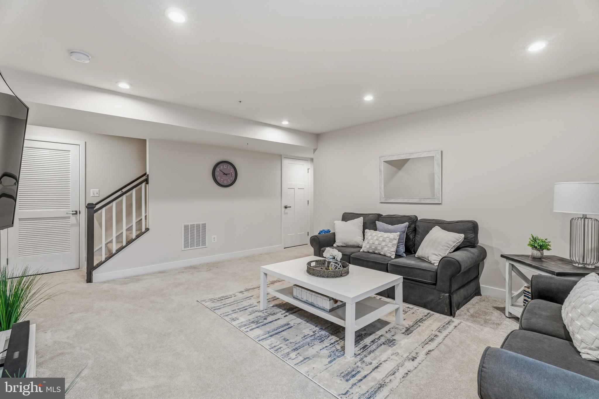 JAMES RUN CARRIAGE HOMES - Residential