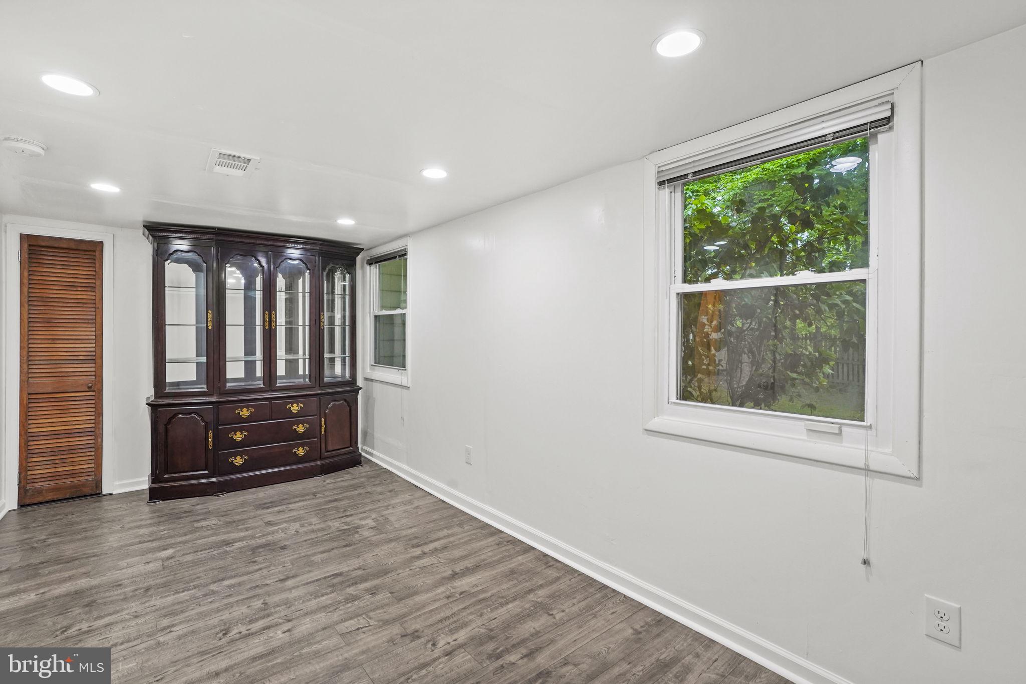 BURKE STATION SQUARE - Residential Lease