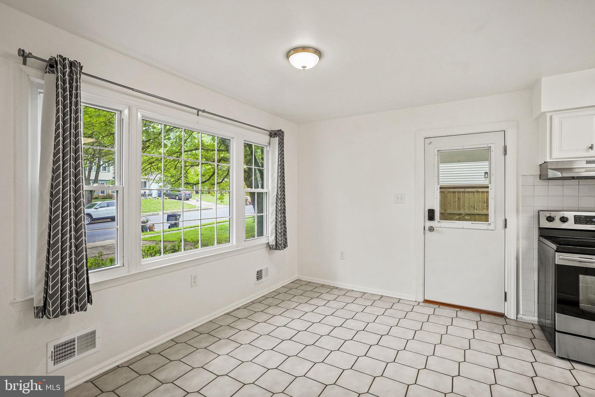 BURKE STATION SQUARE - Residential Lease