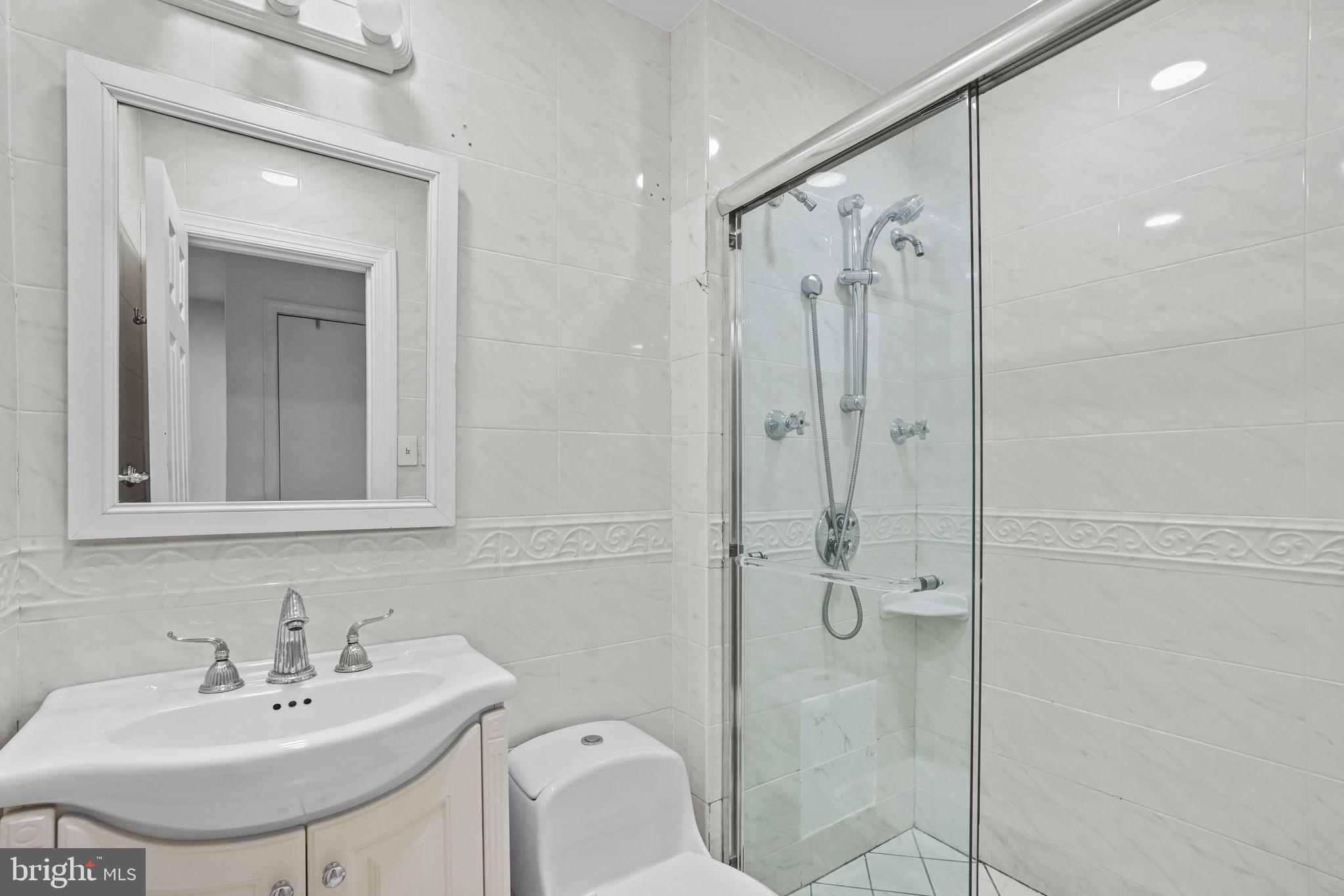 BURKE STATION SQUARE - Residential Lease