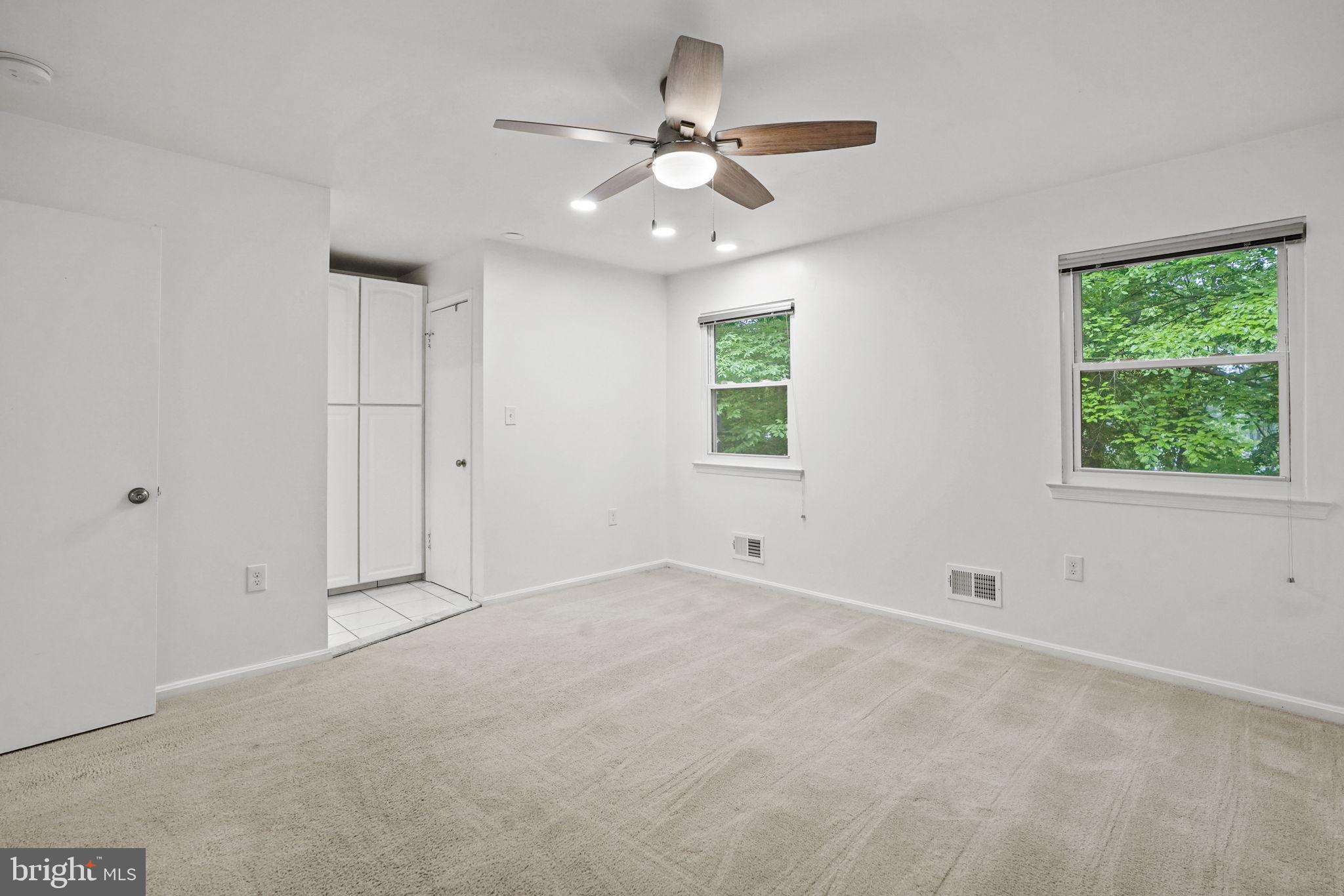 BURKE STATION SQUARE - Residential Lease