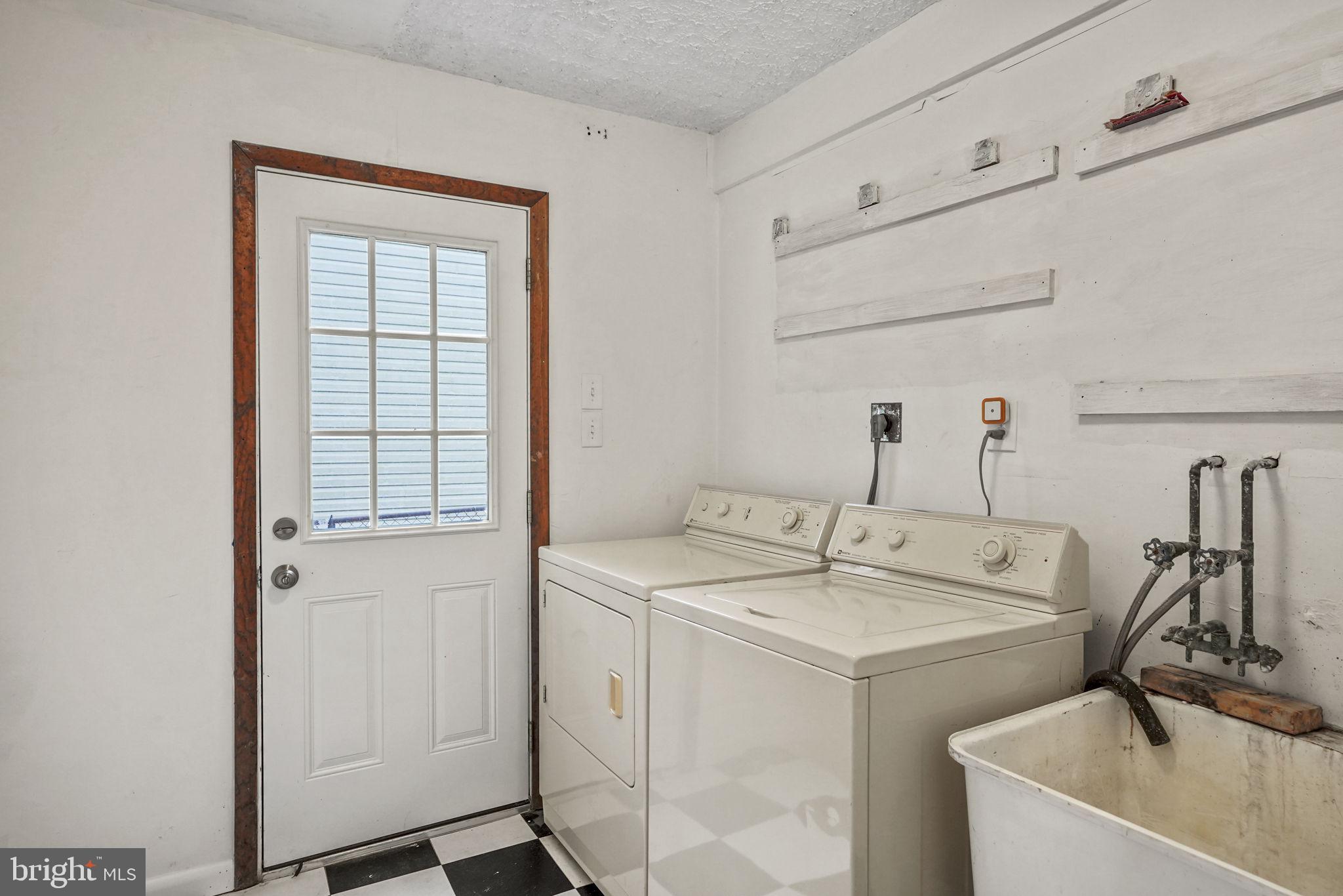 BURKE STATION SQUARE - Residential Lease