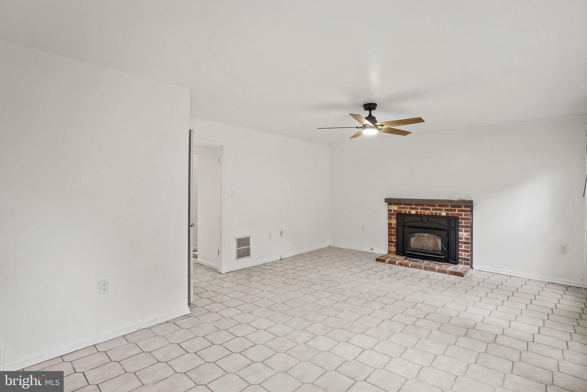 BURKE STATION SQUARE - Residential Lease