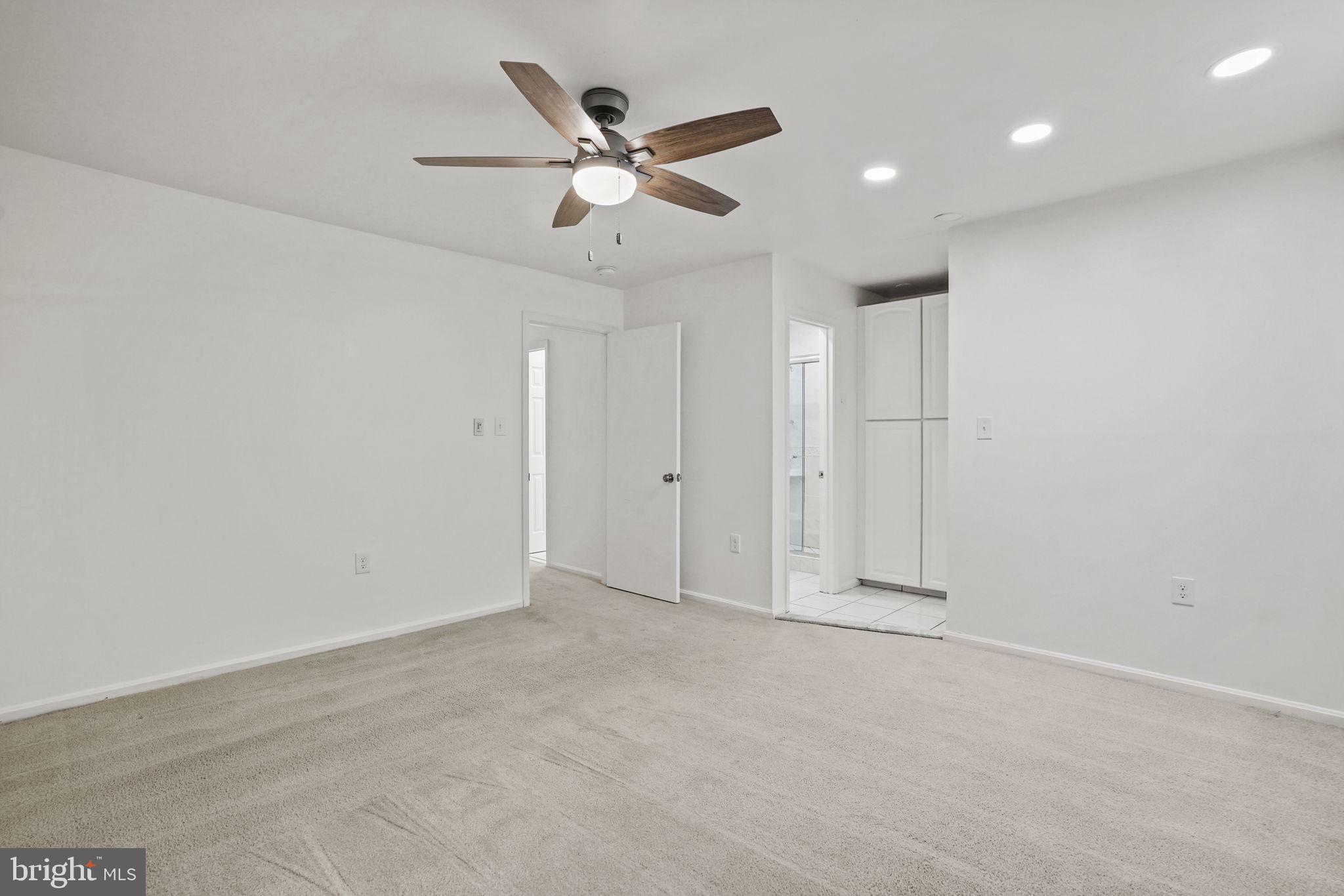 BURKE STATION SQUARE - Residential Lease