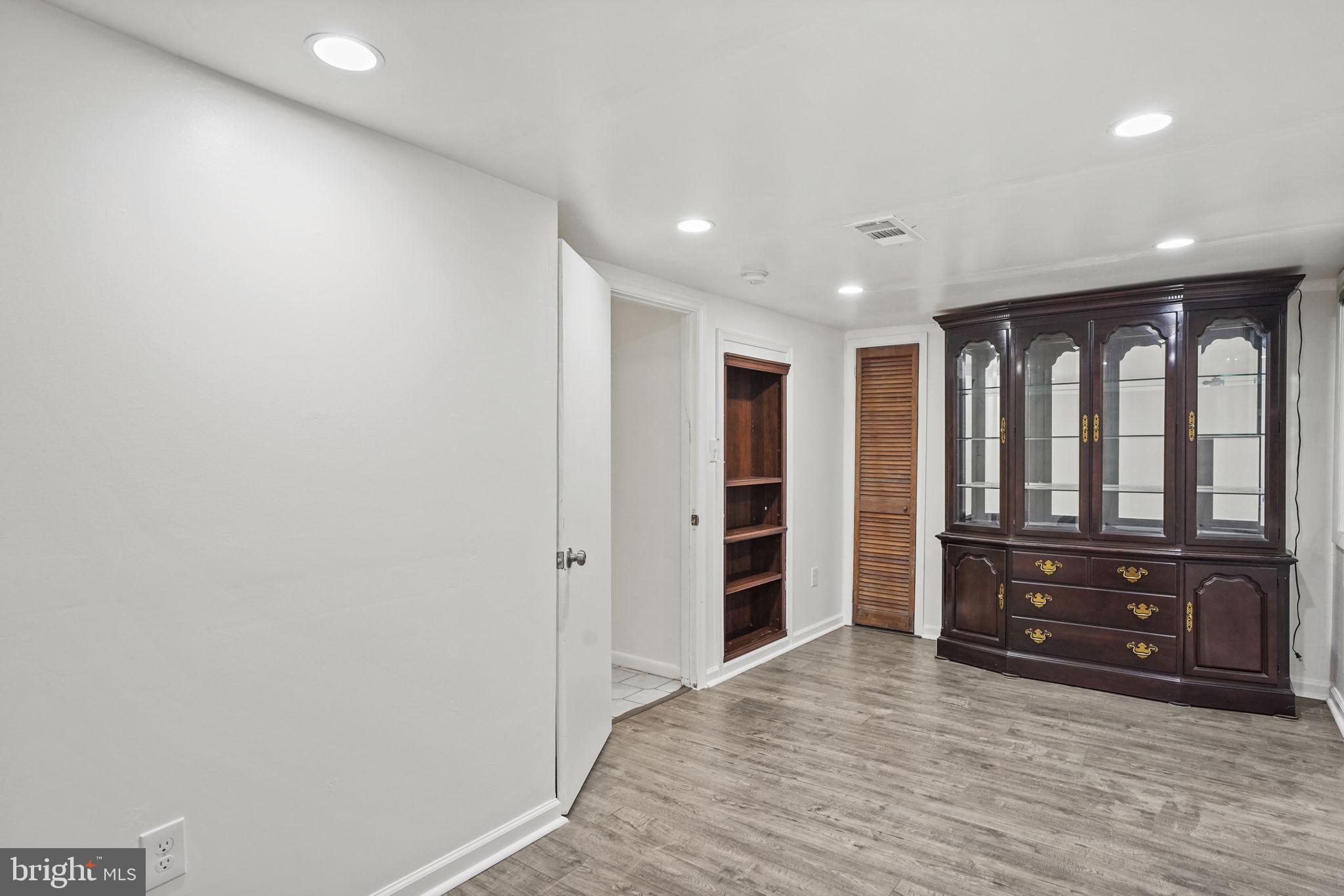 BURKE STATION SQUARE - Residential Lease