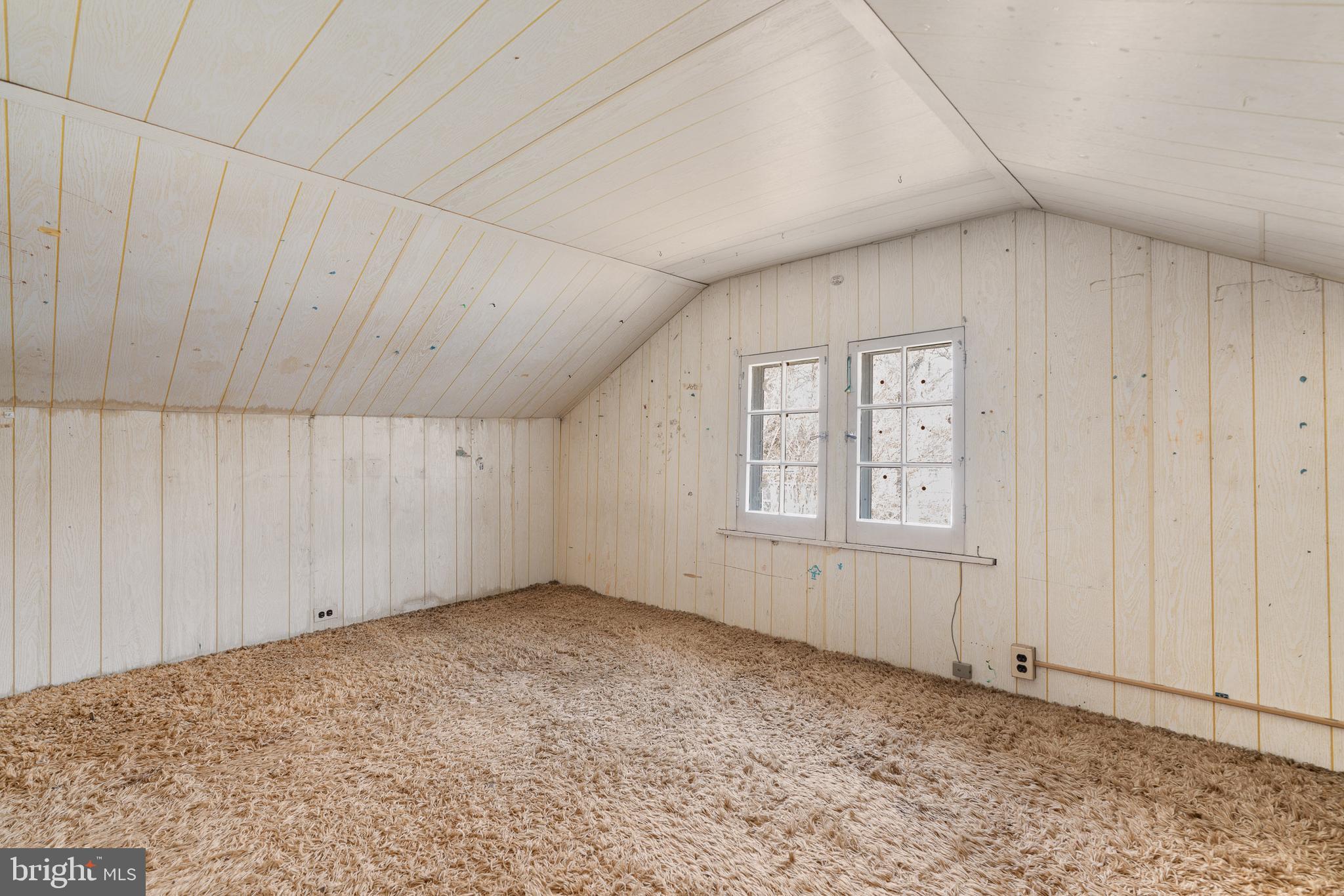 TEN HILLS - Residential