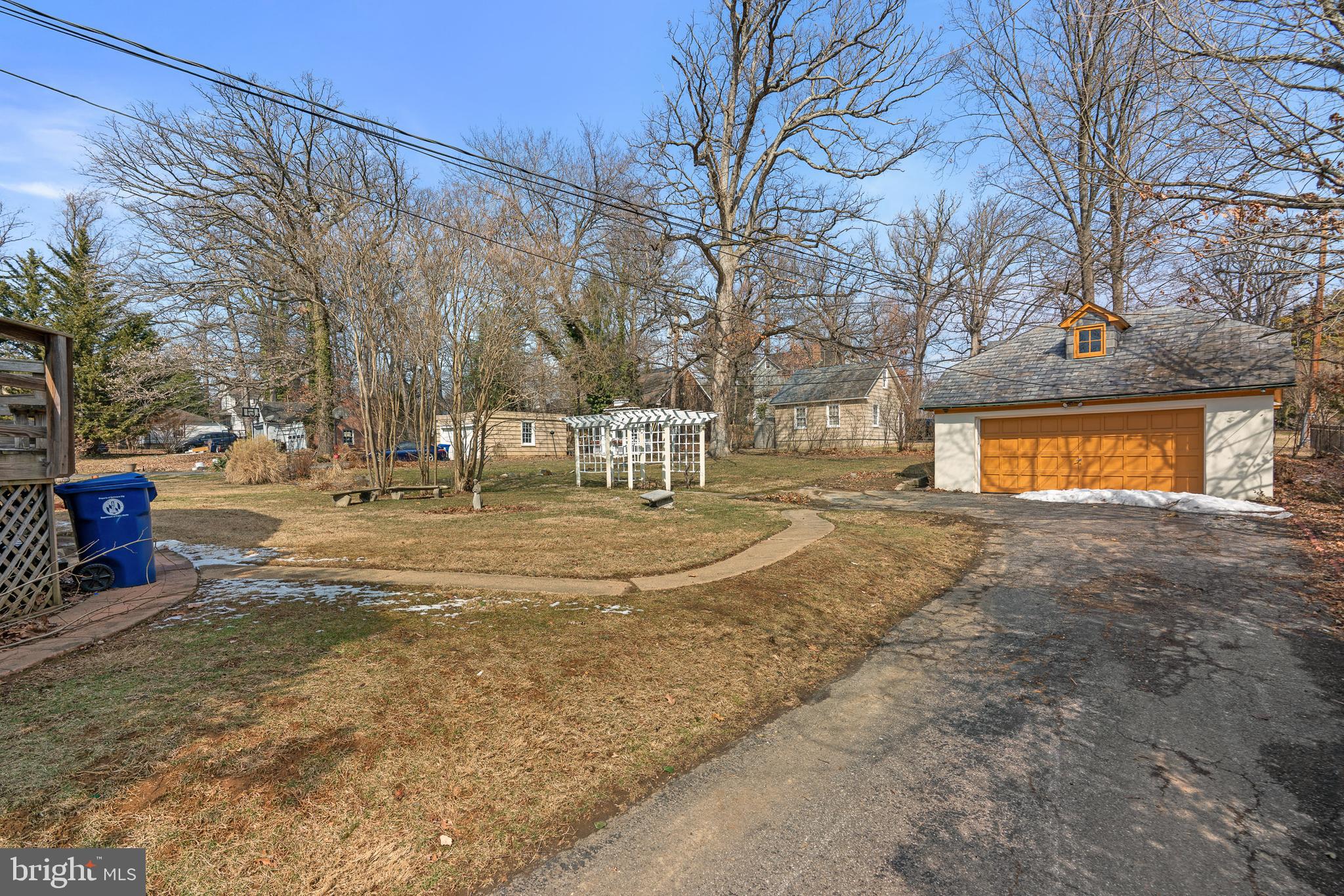 TEN HILLS - Residential