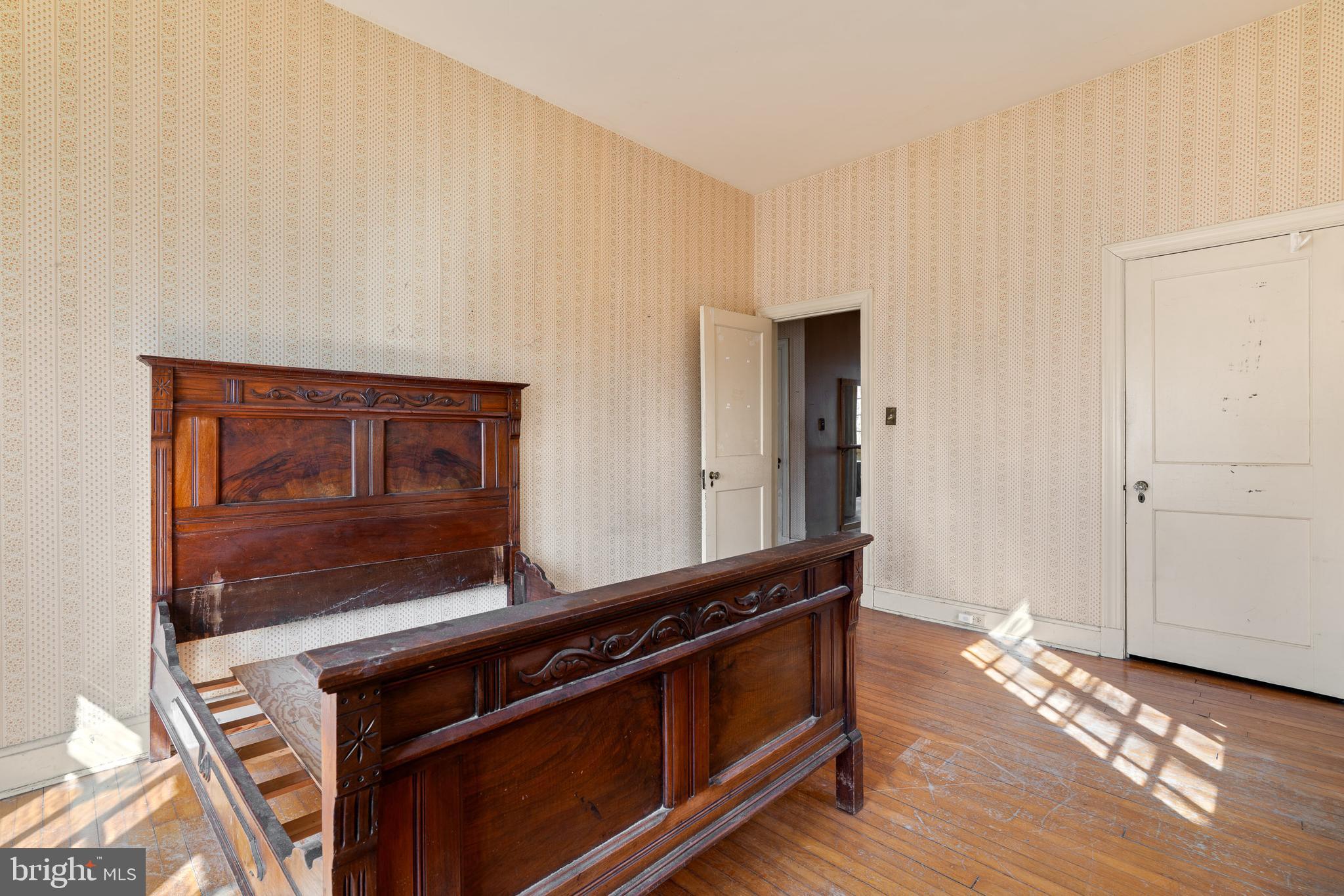 TEN HILLS - Residential