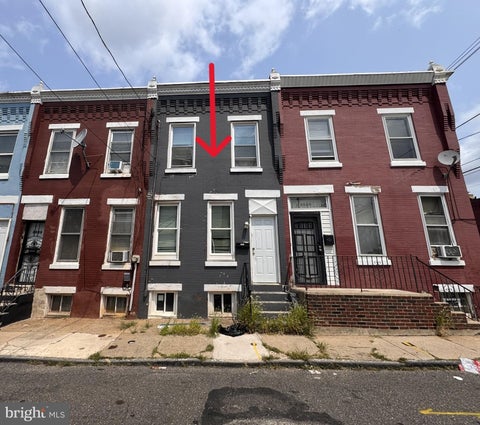 Townhouse For Sale - 1331 W Silver Street<br/> PHILADELPHIA, PA 19132