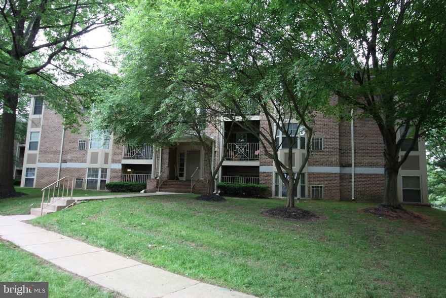 Immaculate condo with a spacious open floor plan, move in ready.  Updated throughout.  New kitchen cabinets, granite countertops and appliances. Two renovated full bathrooms.  New hot water heater. Two spacious bedrooms with closet organizers. Hardwood floors throughout.  Freshly painted.  HOA includes trash/water. Close to 95 and shopping.  You don't want to miss this one.  No Pets.