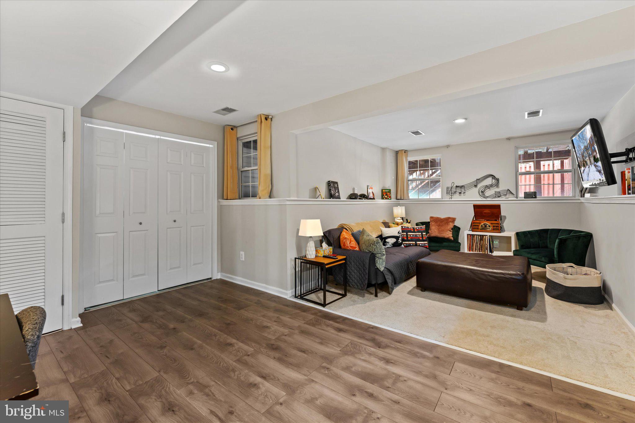 STRATFORD - Residential