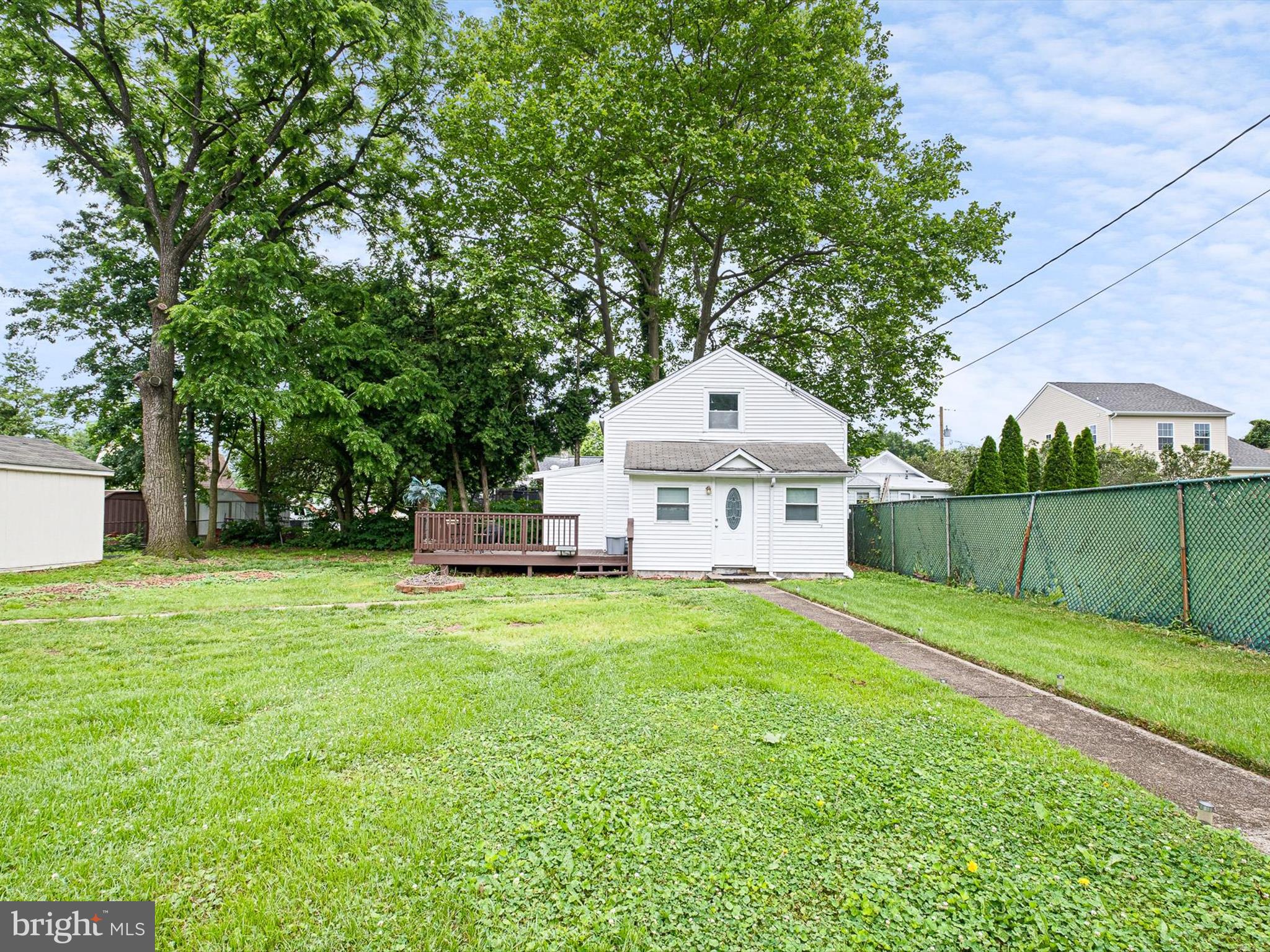 11 FOREST AVE.