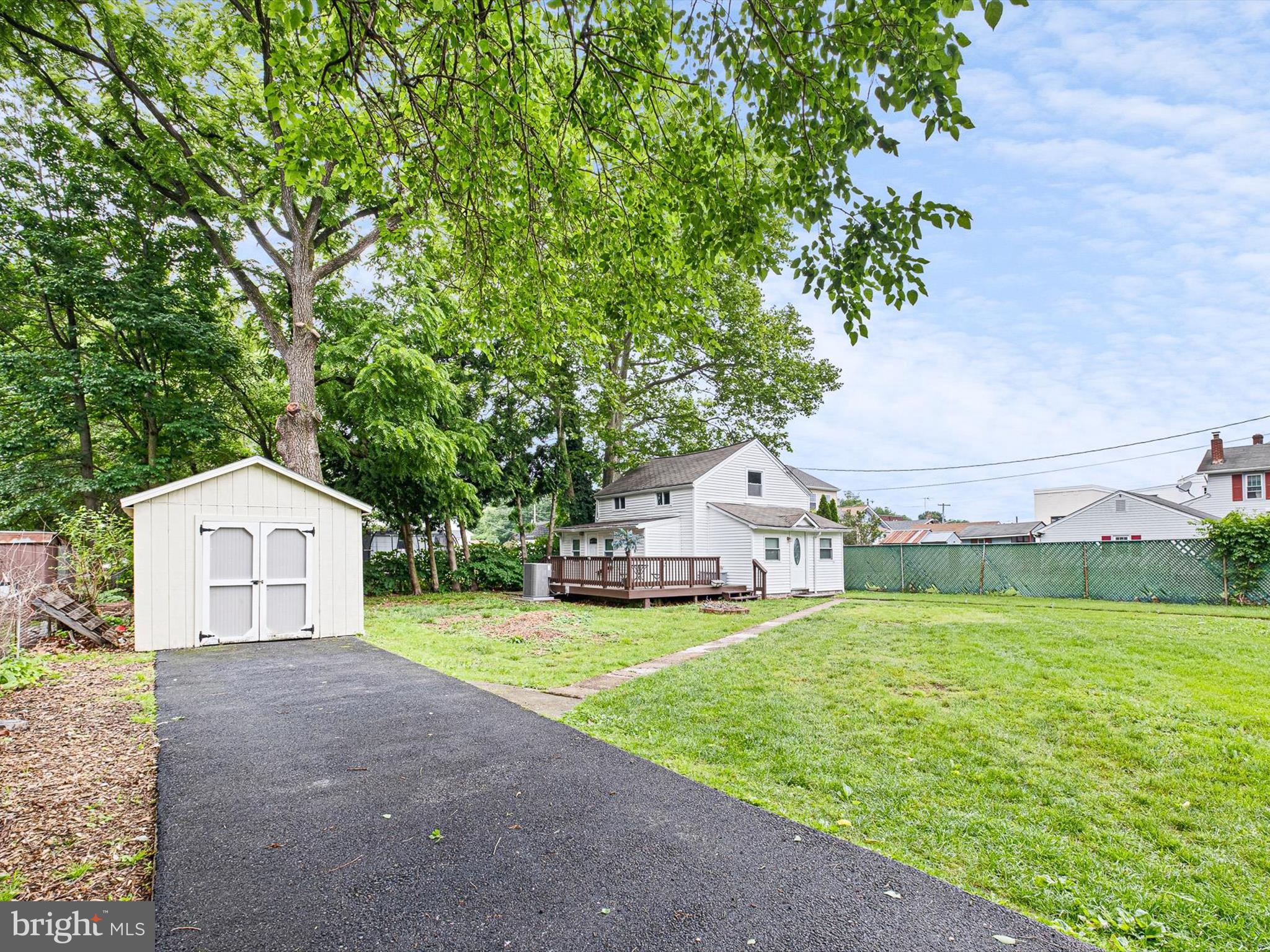 11 FOREST AVE.