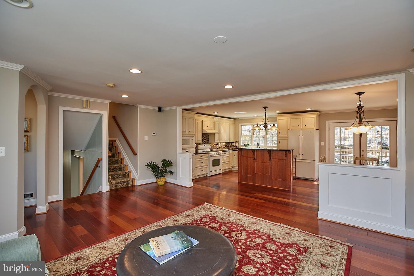 5536 QUEENSBERRY AVENUE