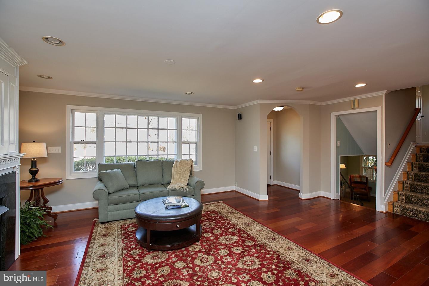 5536 QUEENSBERRY AVENUE