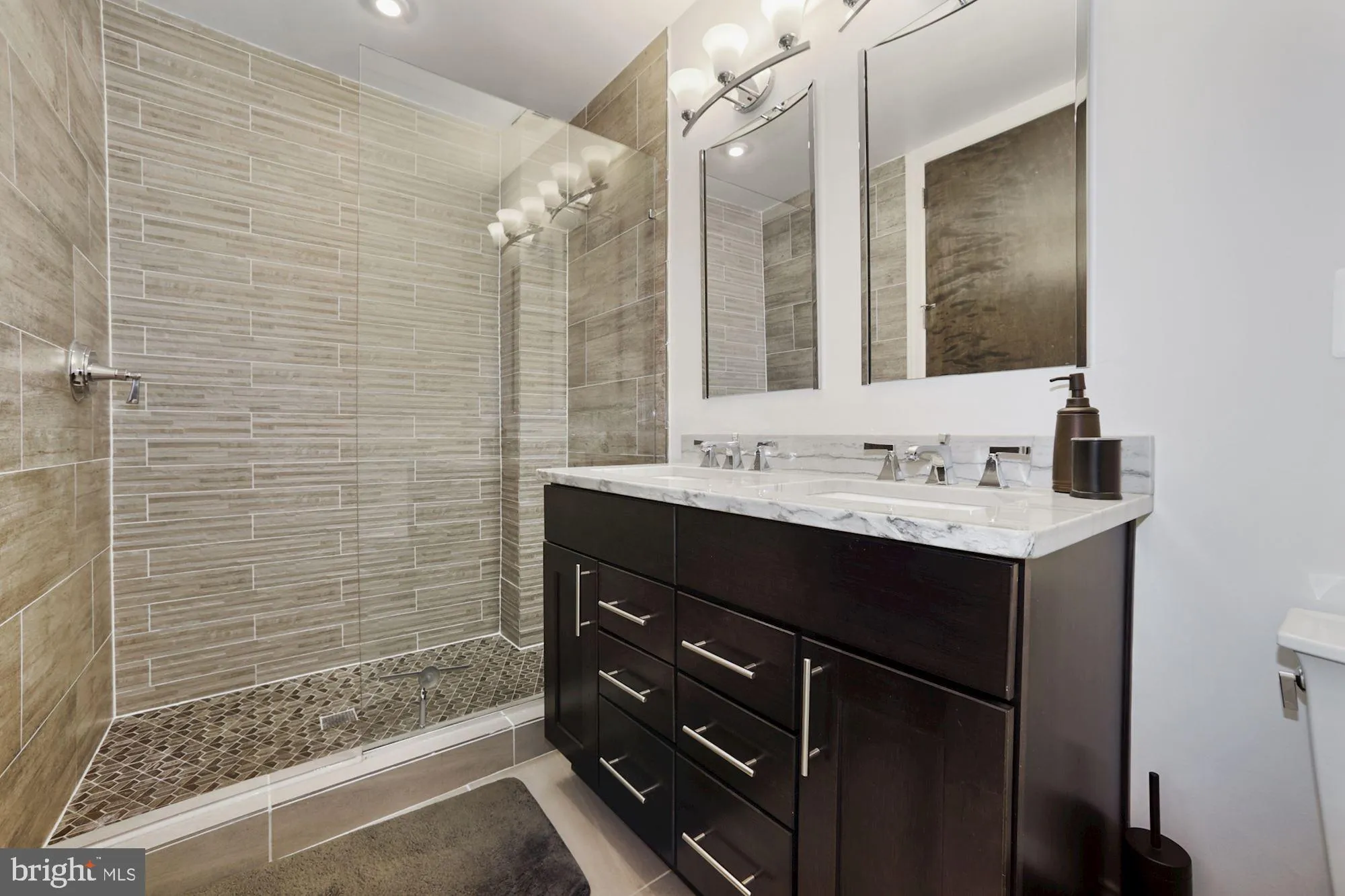 Additional image 109 of 2298 Champlain Street NW Unit B, Washington, DC 20009
