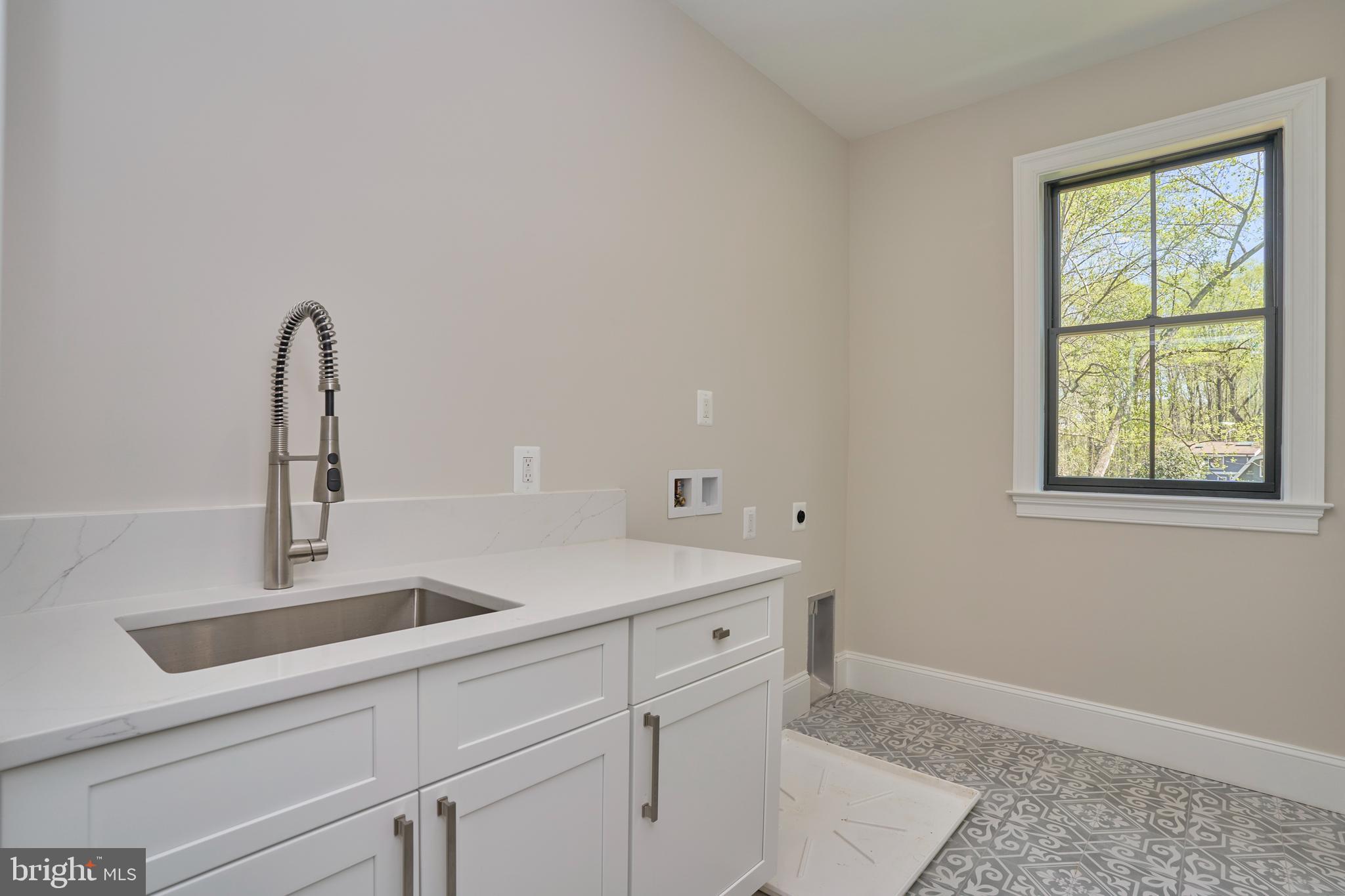 HUNTER MILL ESTATES - Residential