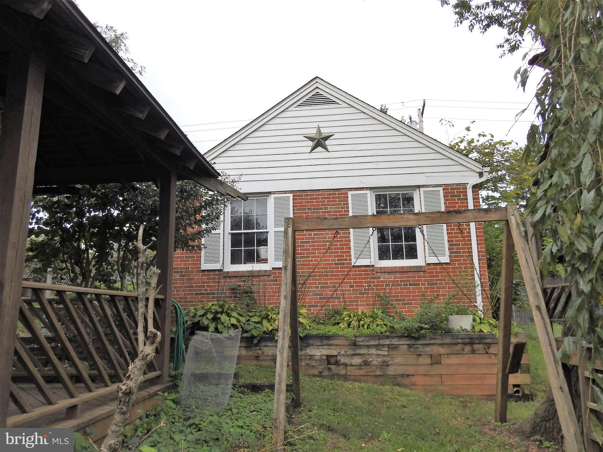 FAIRVIEW COURT - Residential