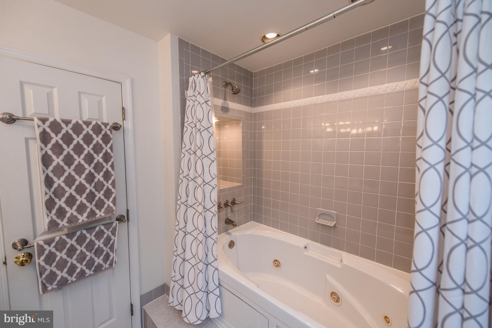 FAIRVIEW COURT - Residential