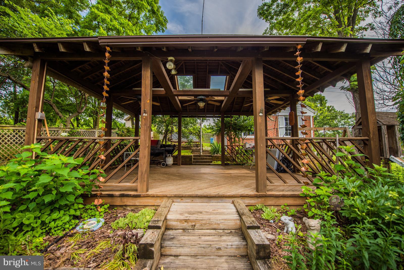 FAIRVIEW COURT - Residential